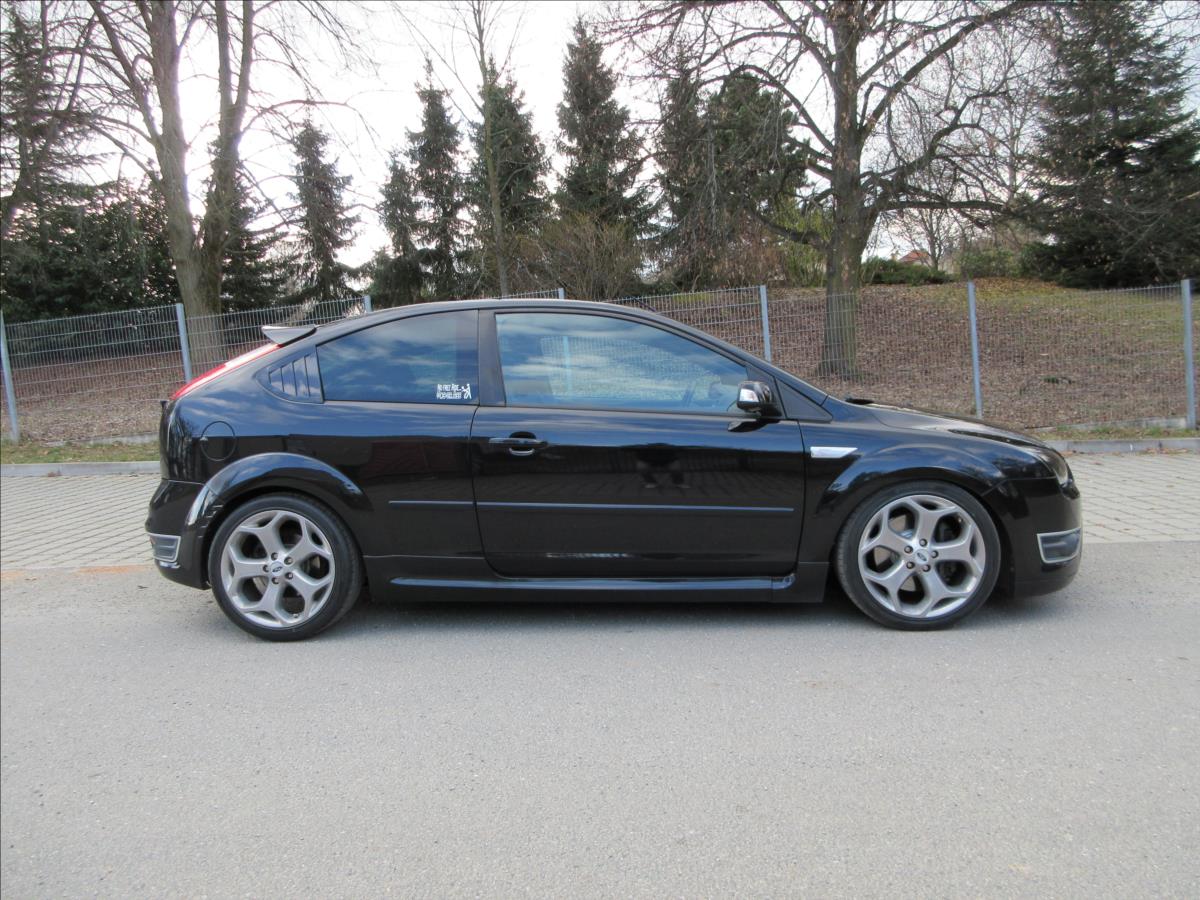 ford-focus-st-225-2-5i-166-kw-top-stav - 9