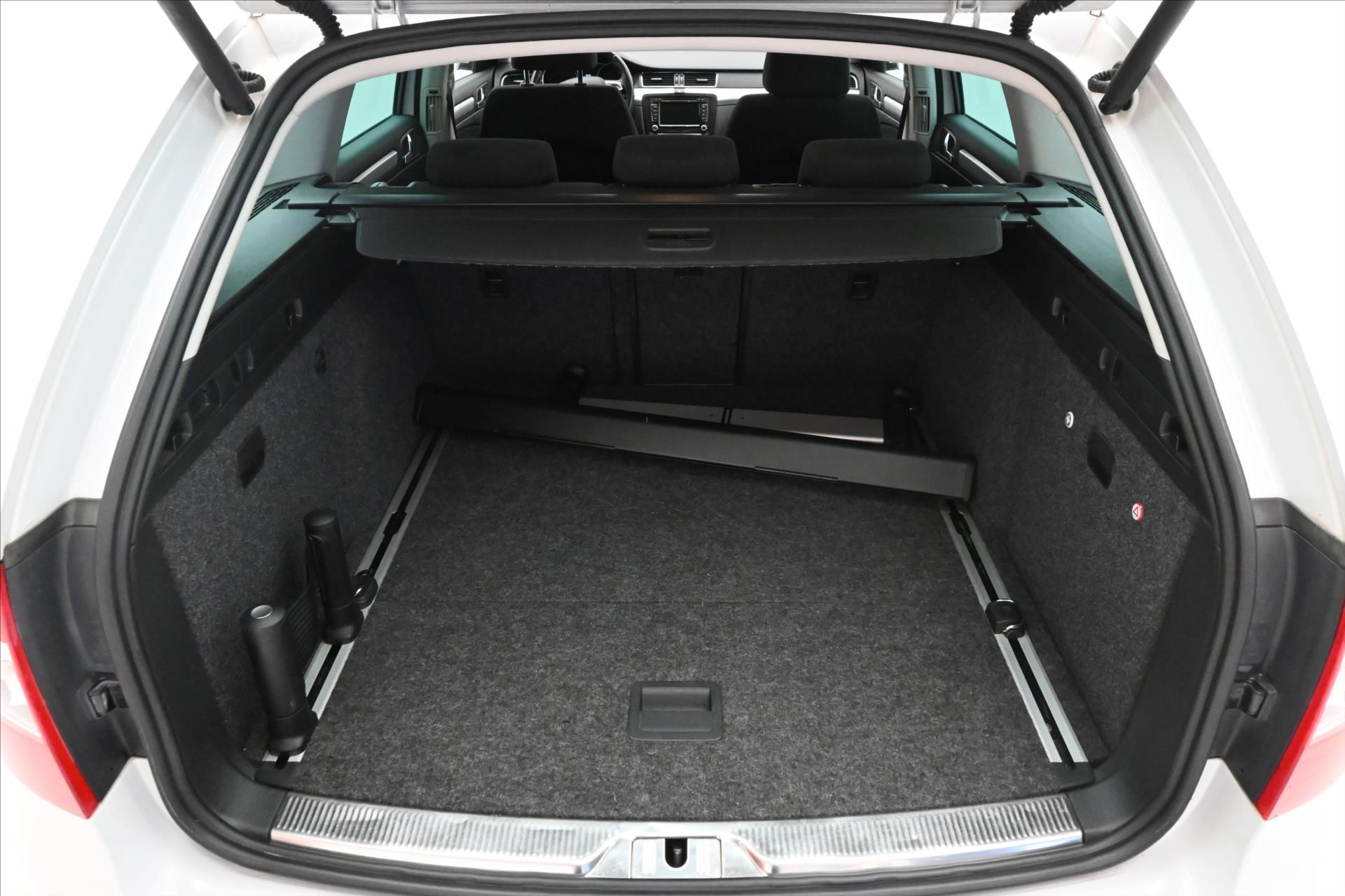 skoda-superb-2-0-tdi-125-kw-ambition-zaruka-az-5-let - 9