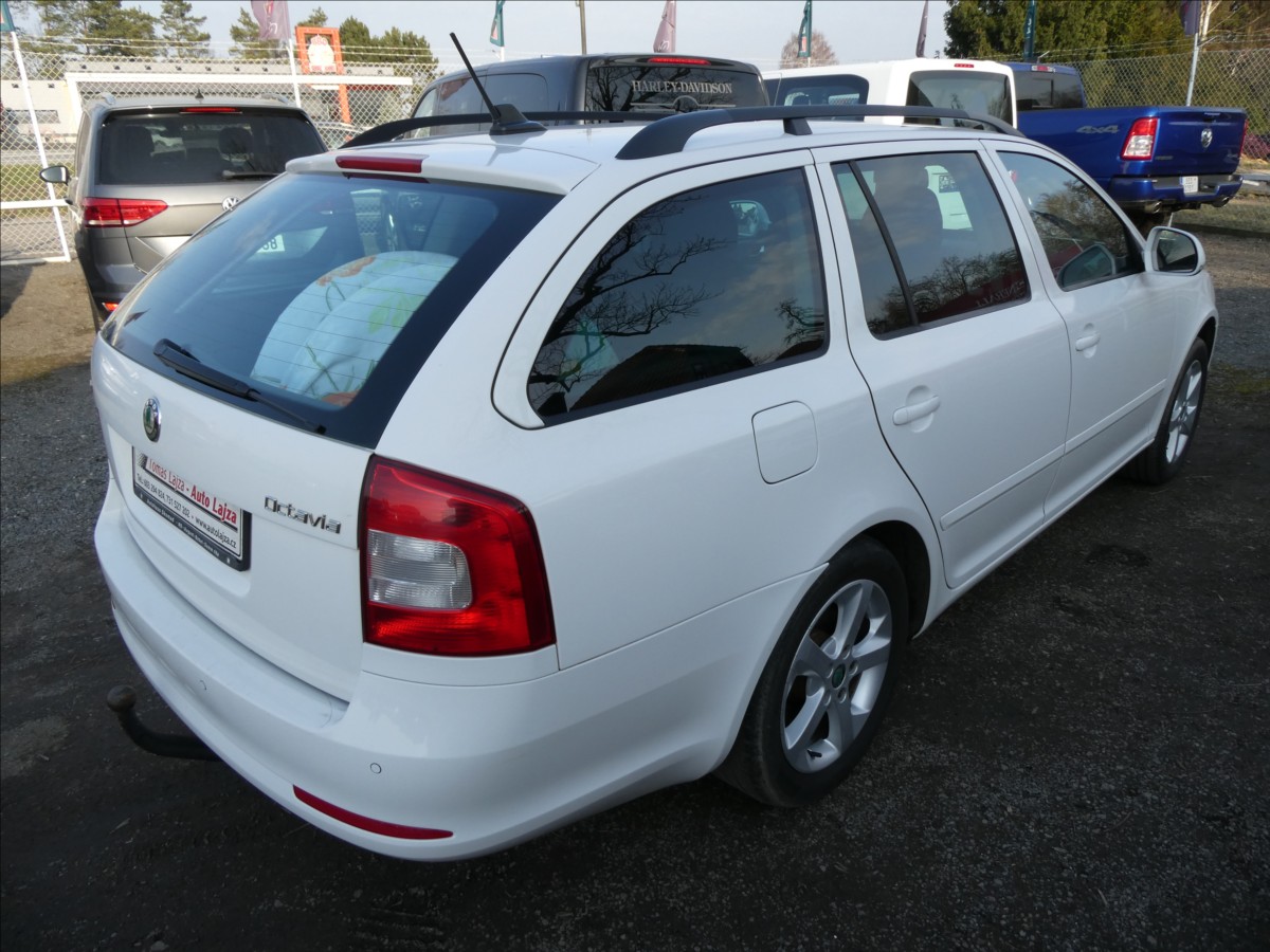 skoda-octavia-2-0-tdi-103kw-1-majitel-2xkola - 8