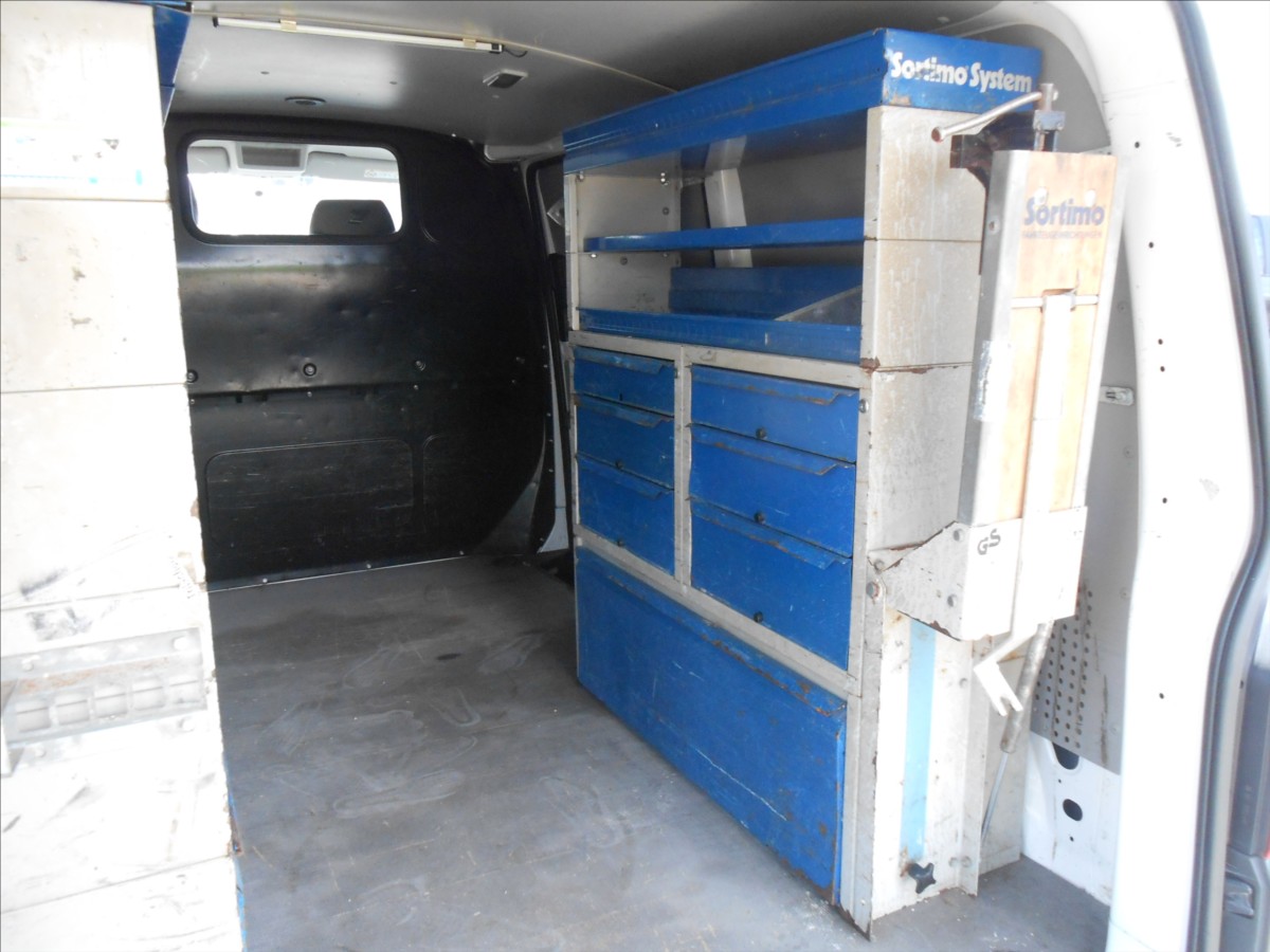 volkswagen-transporter-2-0-tdi-75-kw-3-mista-serviska - 9