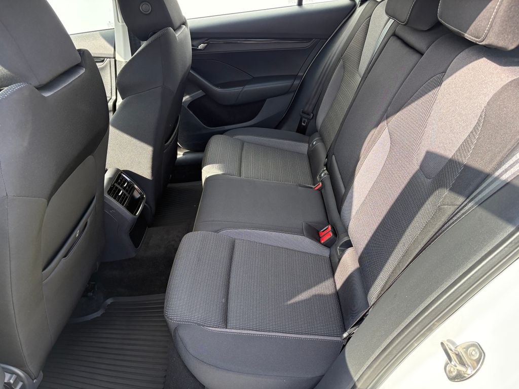 skoda-octavia-1-5-tsi-110kw-combi-dph - 6