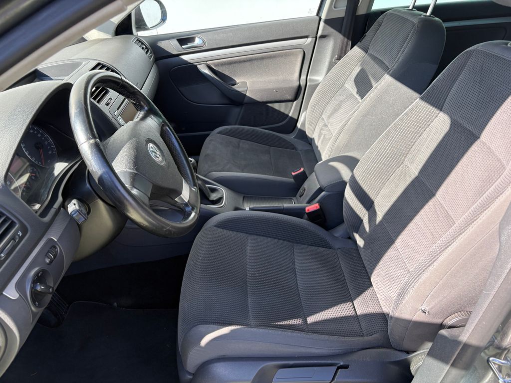 volkswagen-golf-1-6i-75kw-klima-vyhrevy - 5