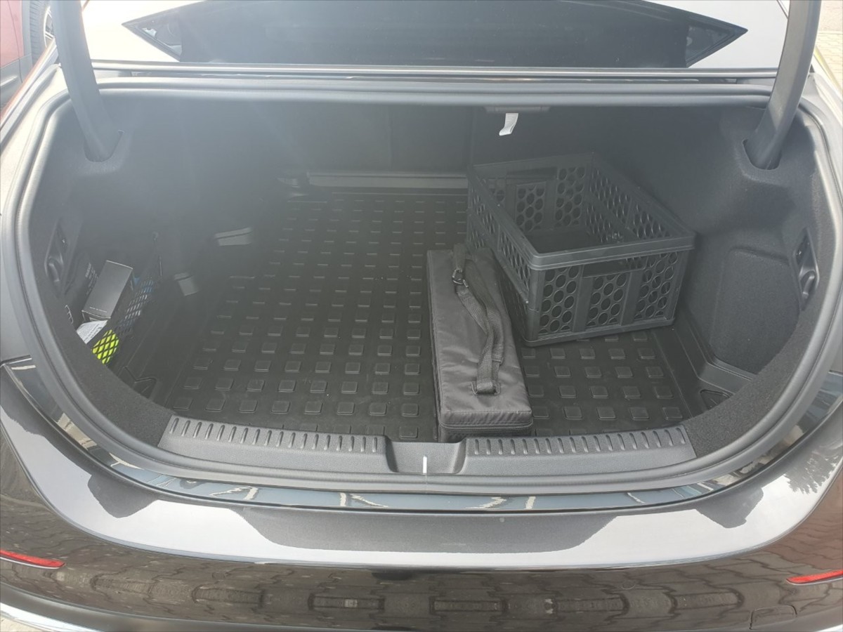 mercedes-benz-tridy-e-2-0-e-220d-4m - 8