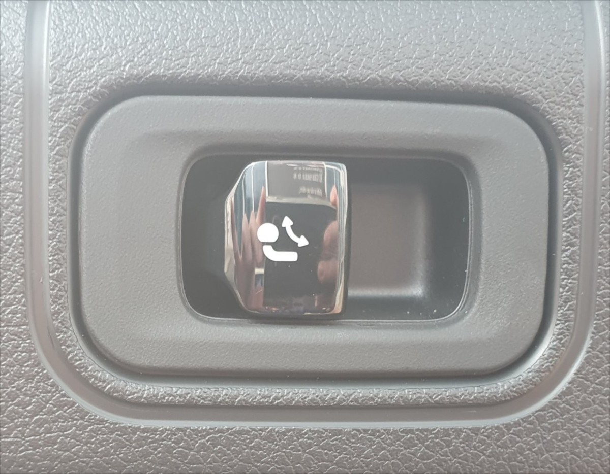 mercedes-benz-tridy-e-2-0-e-220d-4m - 9