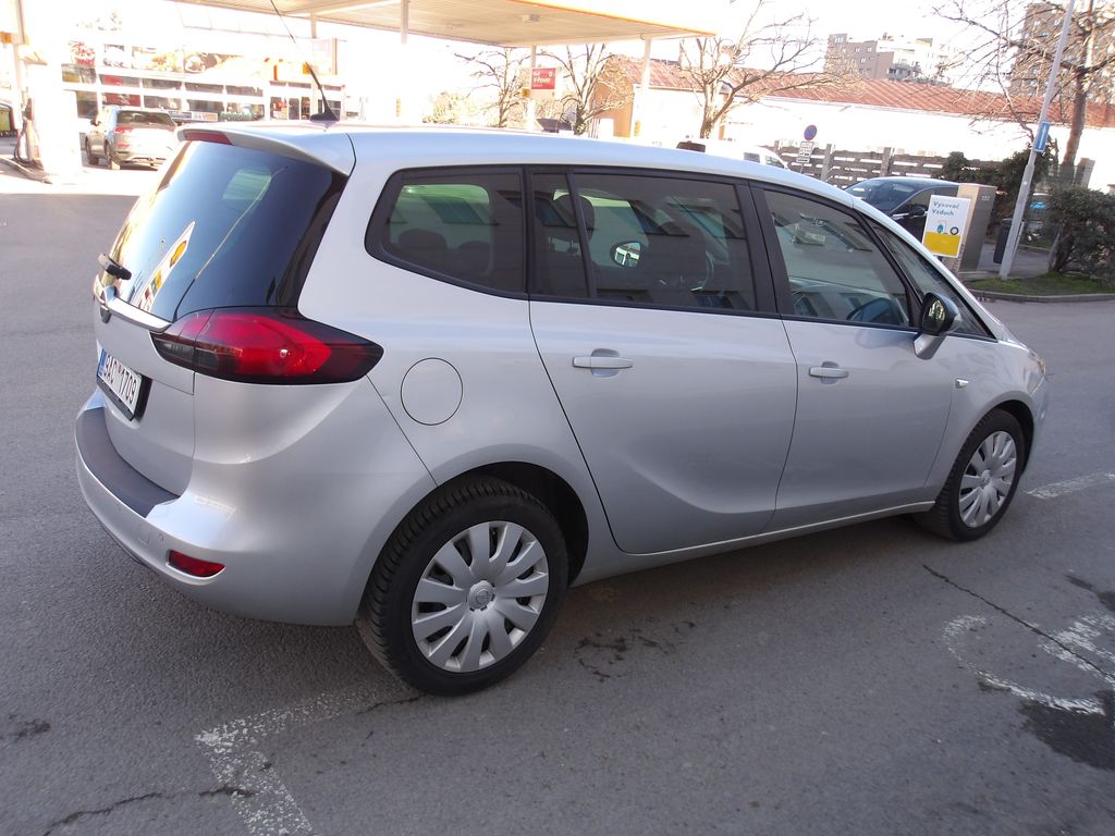 opel-zafira-2-0dti-automat-pekna - 8