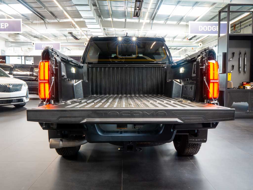 toyota-tacoma-2-4-trd-off-road-premium-4x4 - 4