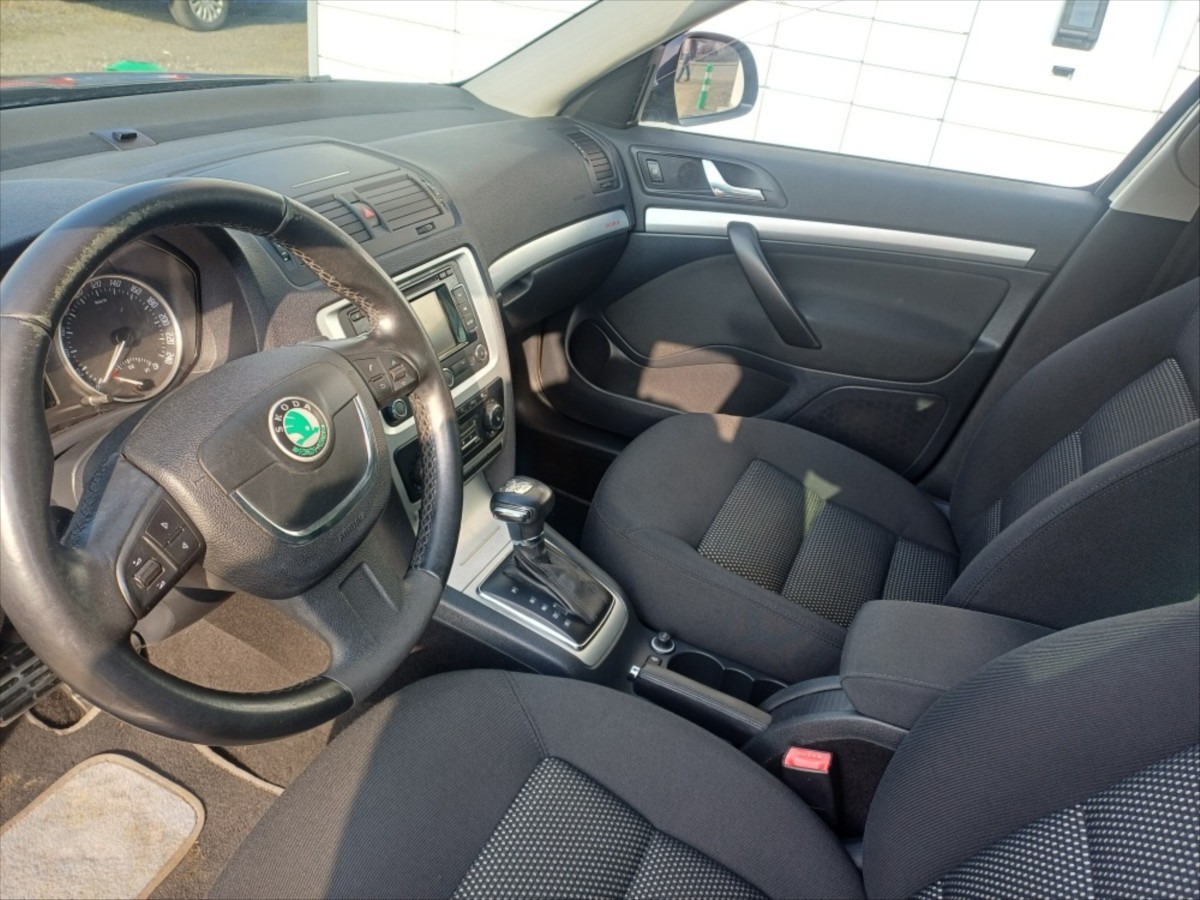 skoda-octavia-2-0-tdi-scout-4x4 - 6