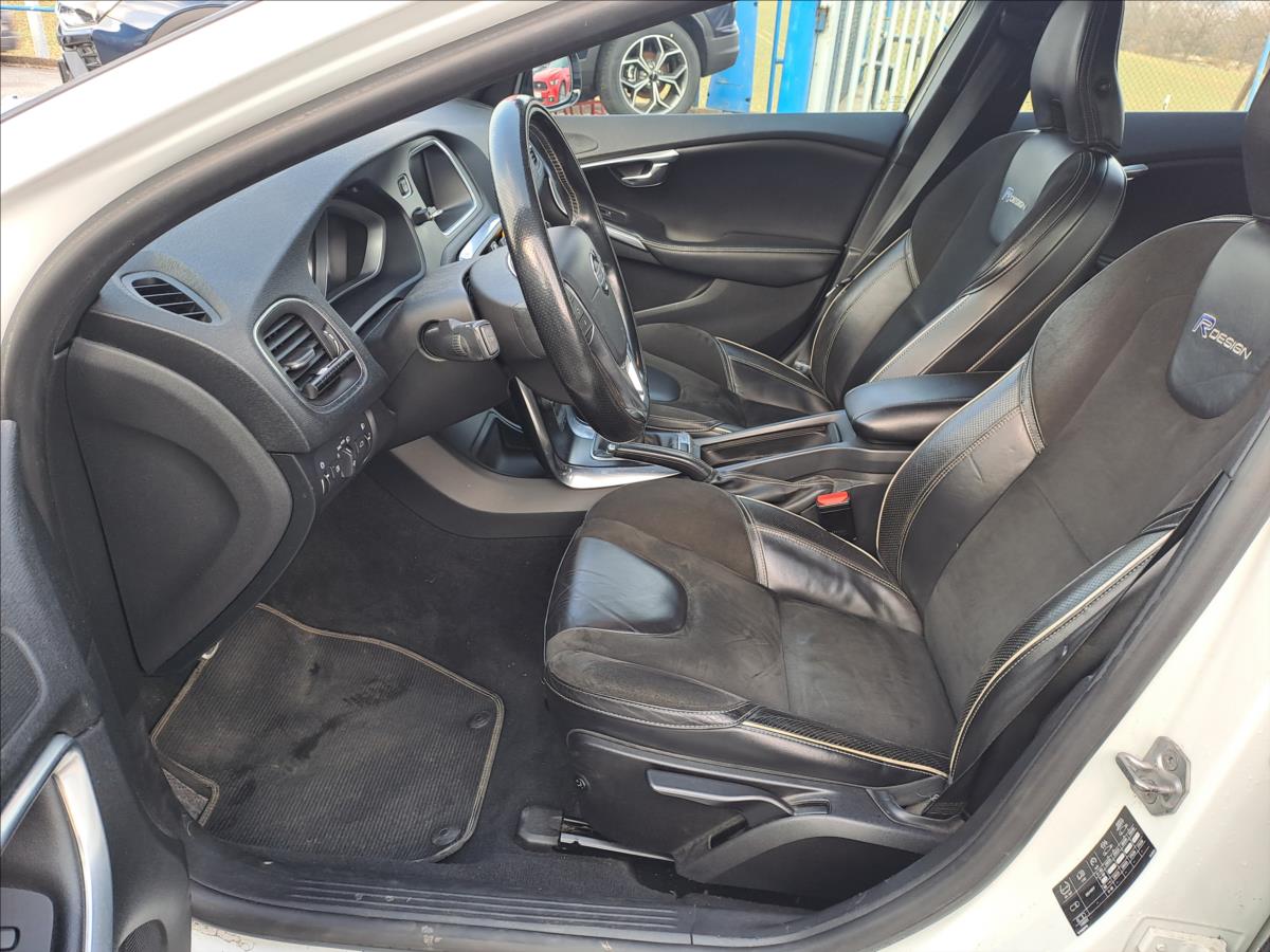 volvo-v40-1-6-d2-r-design - 4