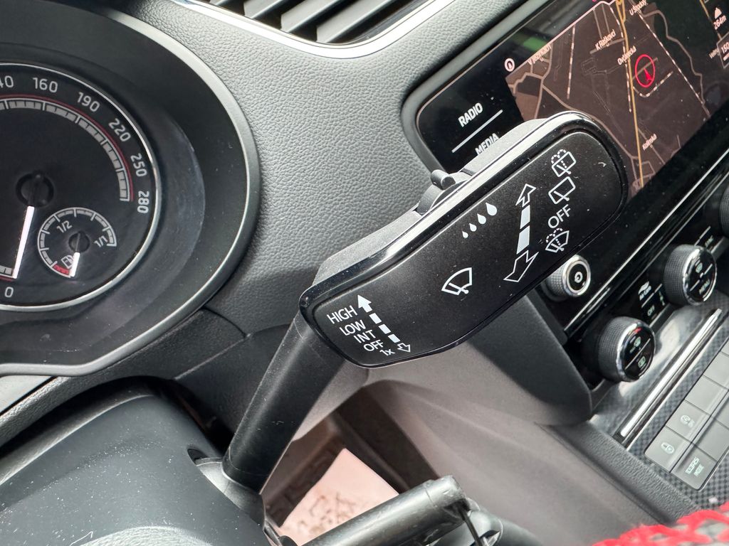 skoda-octavia-rs-combi-2-0-tdi-challenge - 9