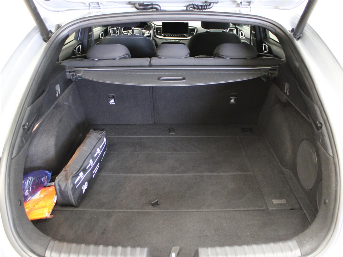 kia-proceed-1-5-gt-line-plus - 7