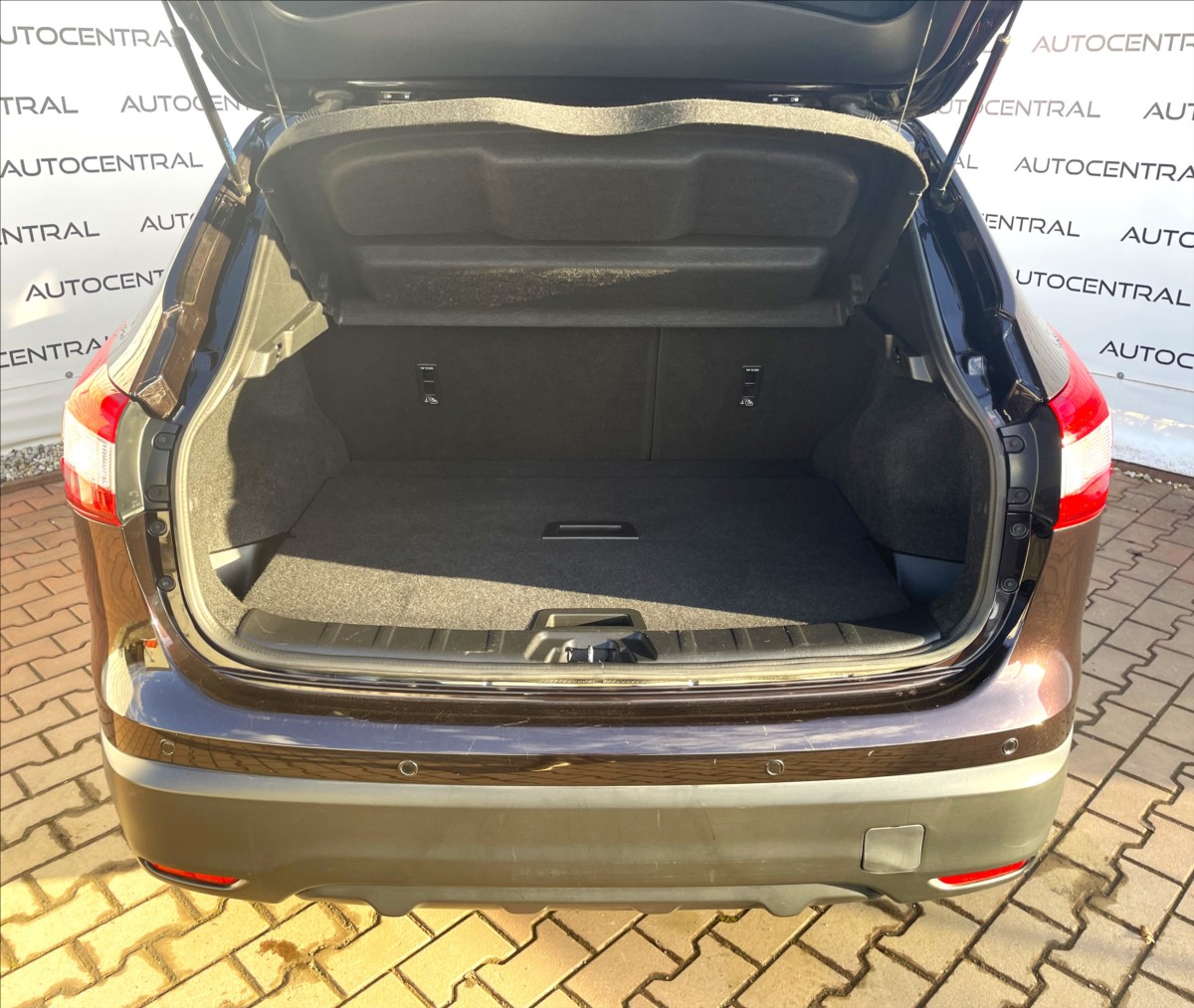 nissan-qashqai-1-2-dif-t-czech-line-serv-kn - 9