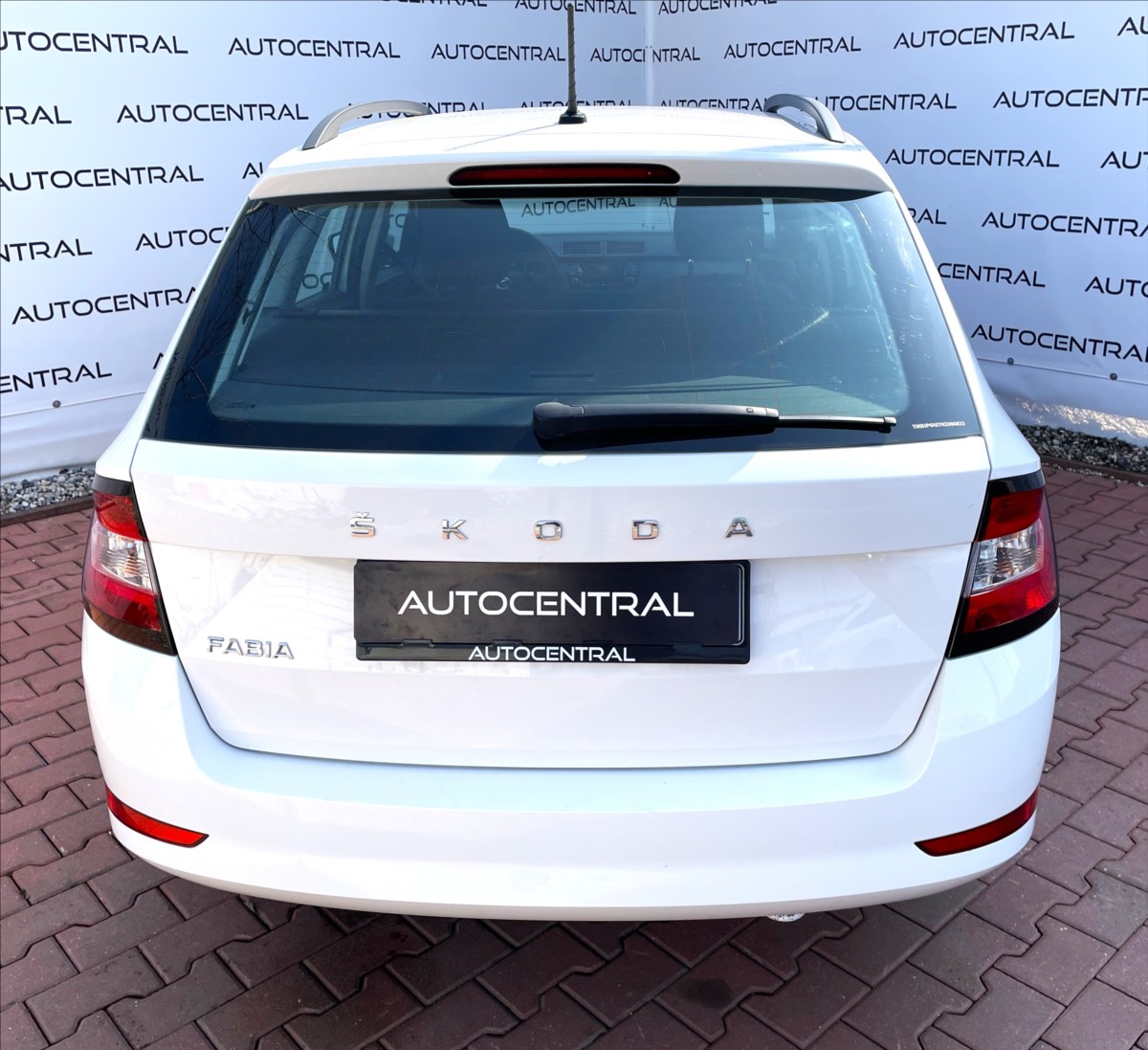 skoda-fabia-1-0-tsi-1-maj-cr-nove-rozvody - 4