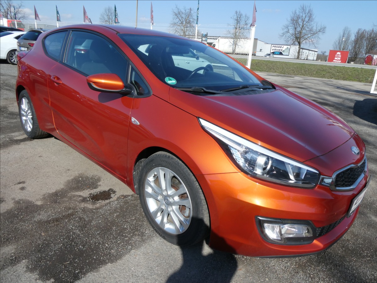 Kia Ceed 1,6 GDi 99kW Emotion,2xkola