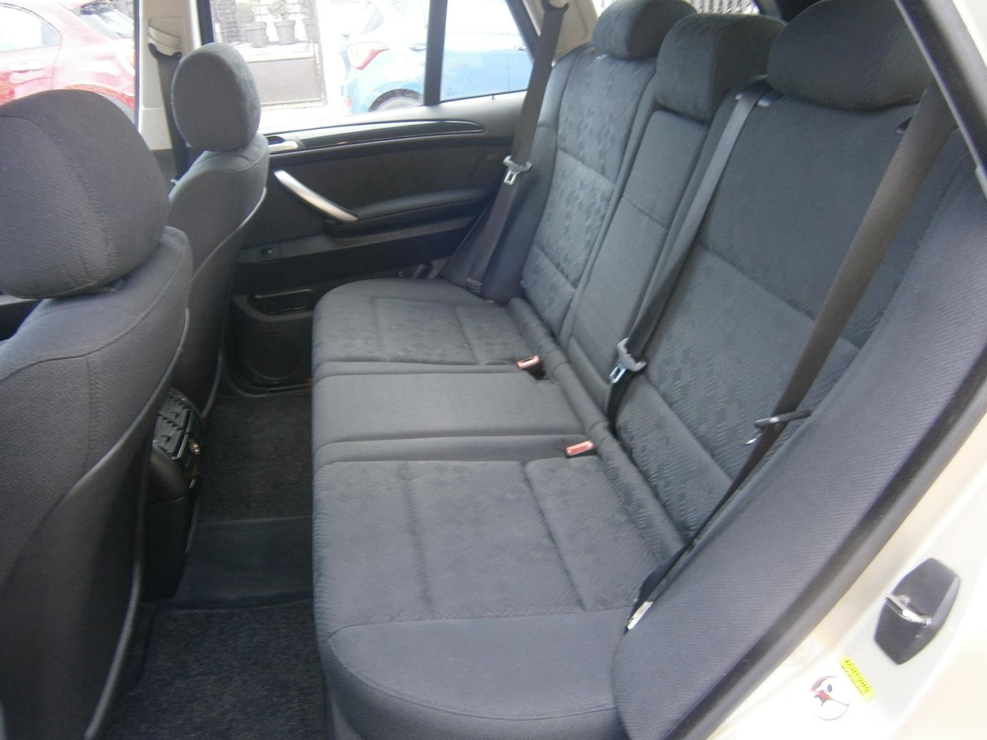 bmw-x5-3-0-170-kw-motor-lehce-klepe - 7