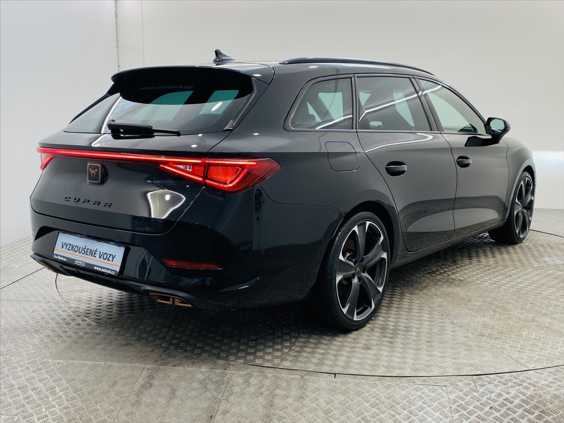 cupra-leon-1-4-tsi-e-hybrid-vz-180kw - 1