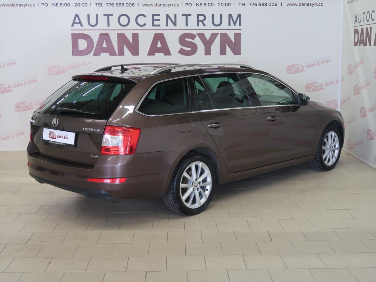 skoda-octavia-2-0-tdi-4x4-elegance-xenony - 3