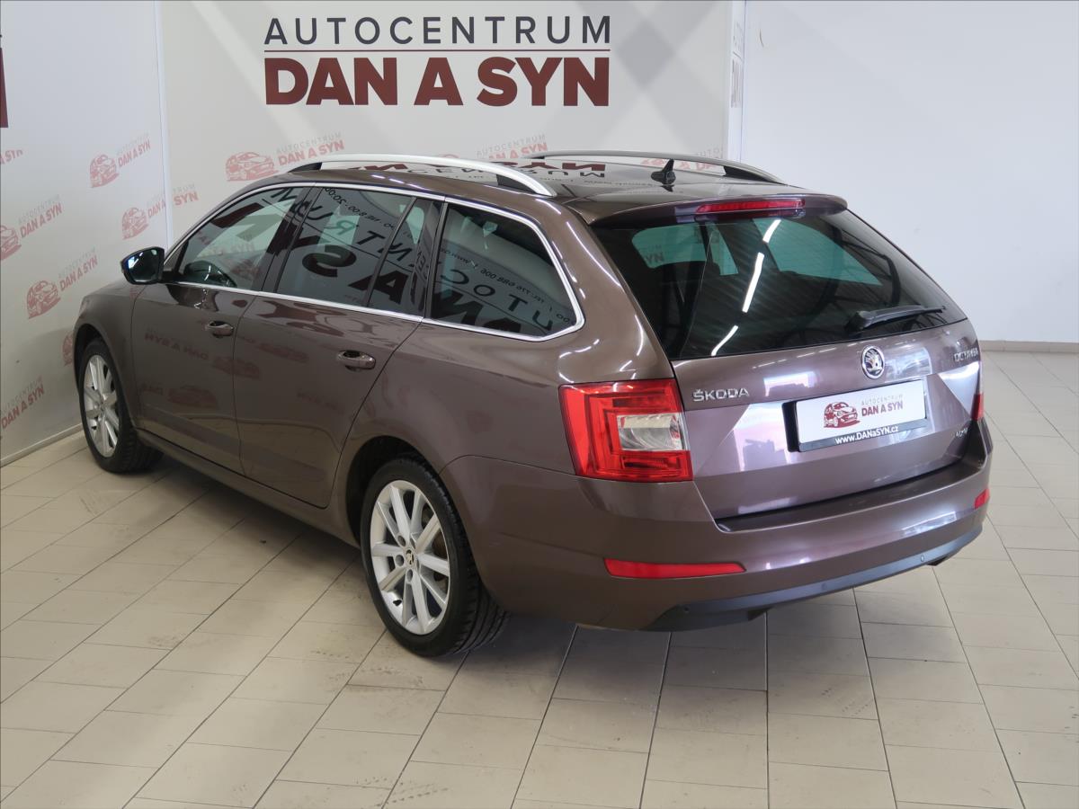 skoda-octavia-2-0-tdi-4x4-elegance-xenony - 5