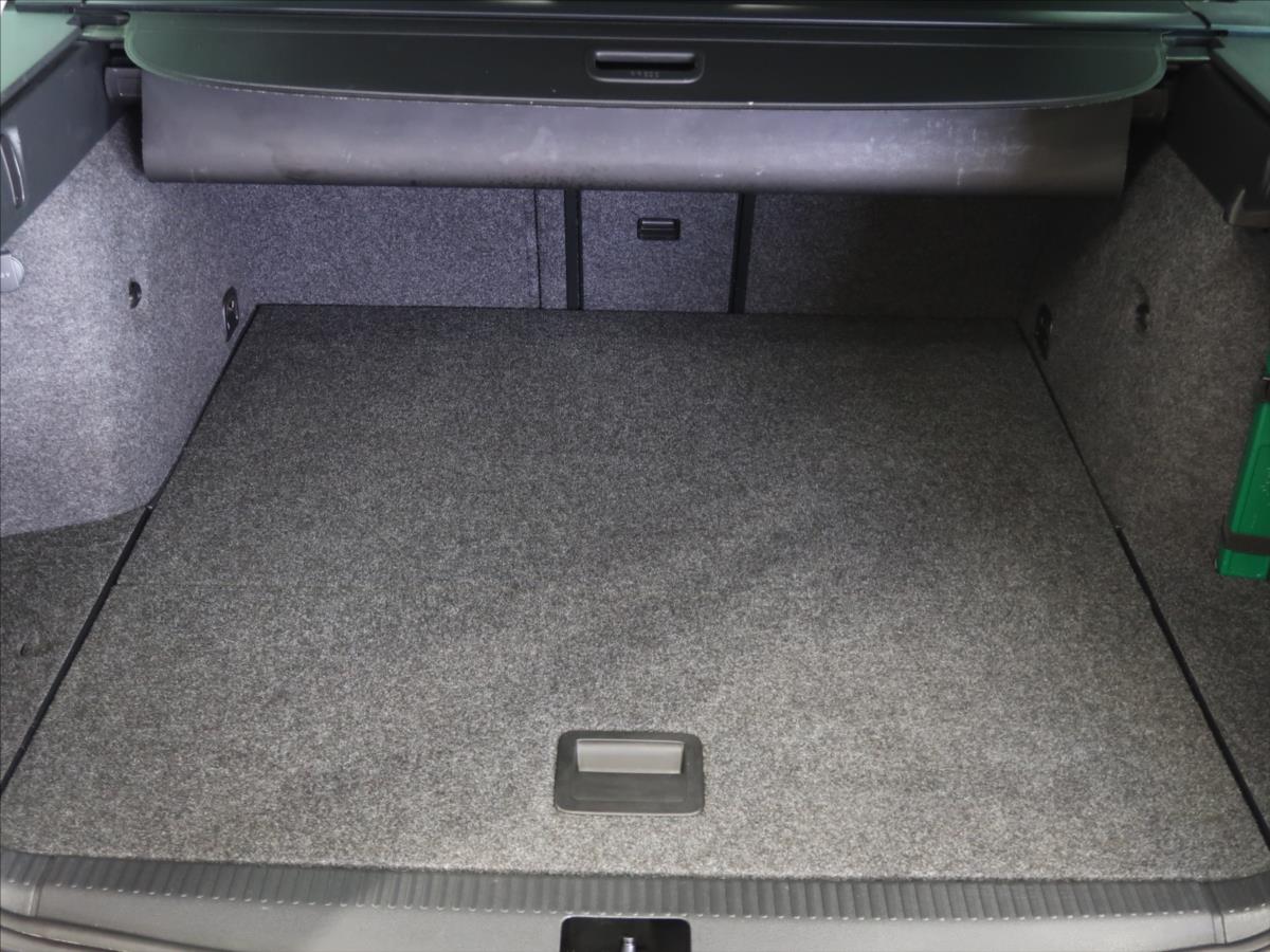 skoda-octavia-2-0-tdi-4x4-elegance-xenony - 7