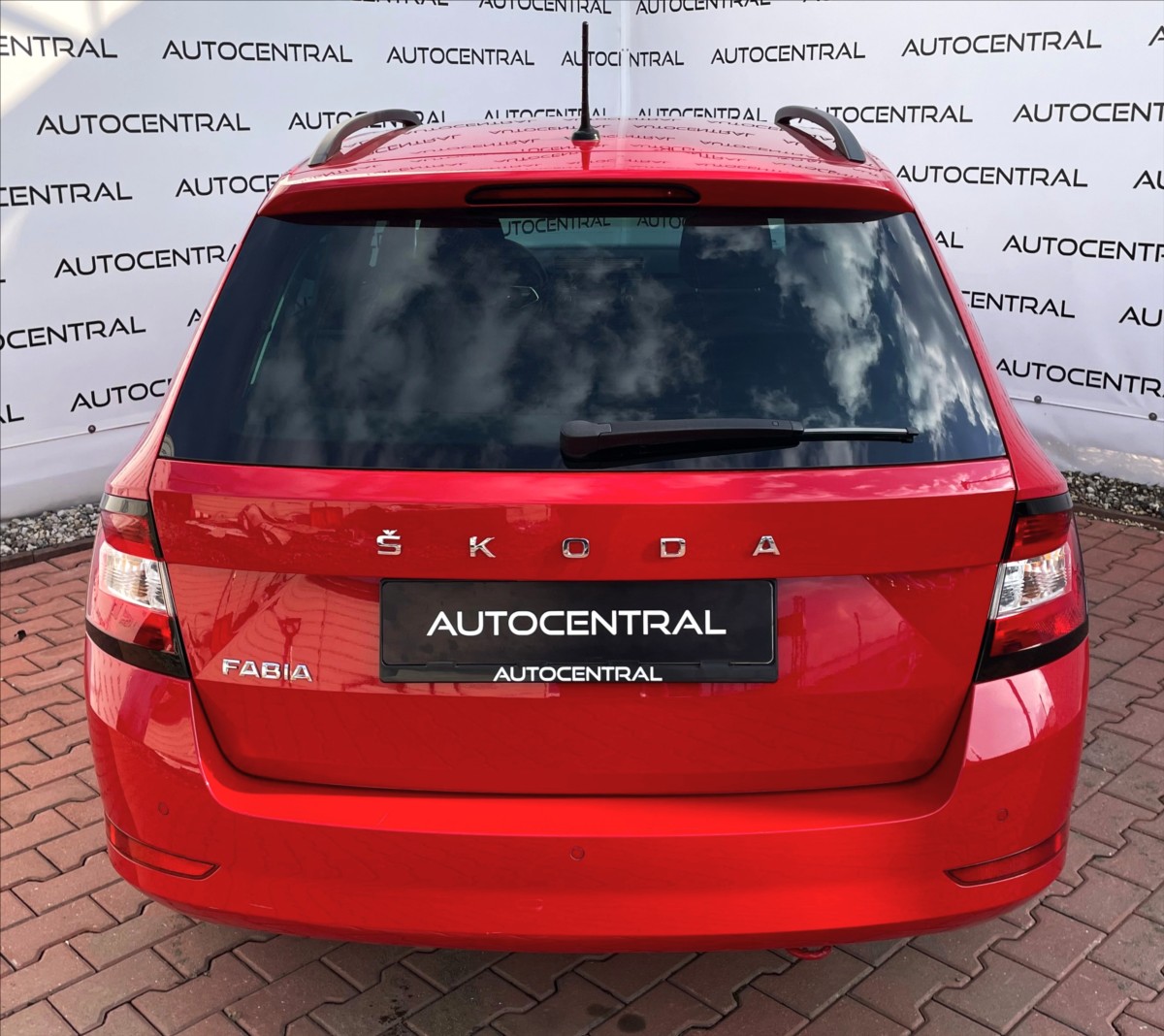 skoda-fabia-1-0-tsi-1-maj-cr-dph - 4