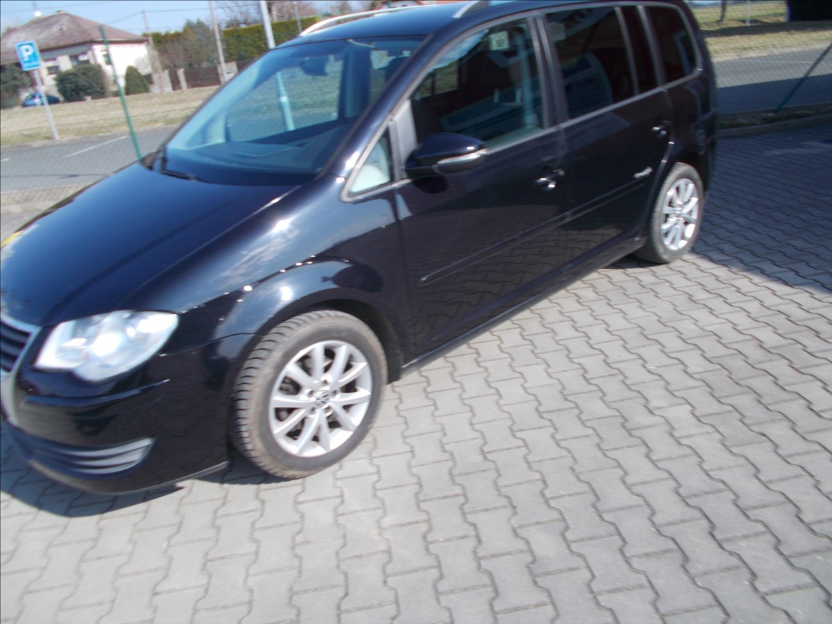 volkswagen-touran-1-9-tdi-digiklima-7-mist-nova-stk - 4
