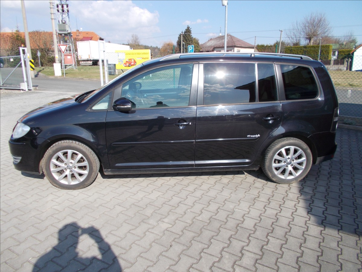 volkswagen-touran-1-9-tdi-digiklima-7-mist-nova-stk - 5