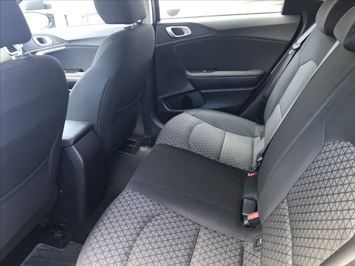 kia-ceed-1-5-t-gdi-117kw-combi - 7