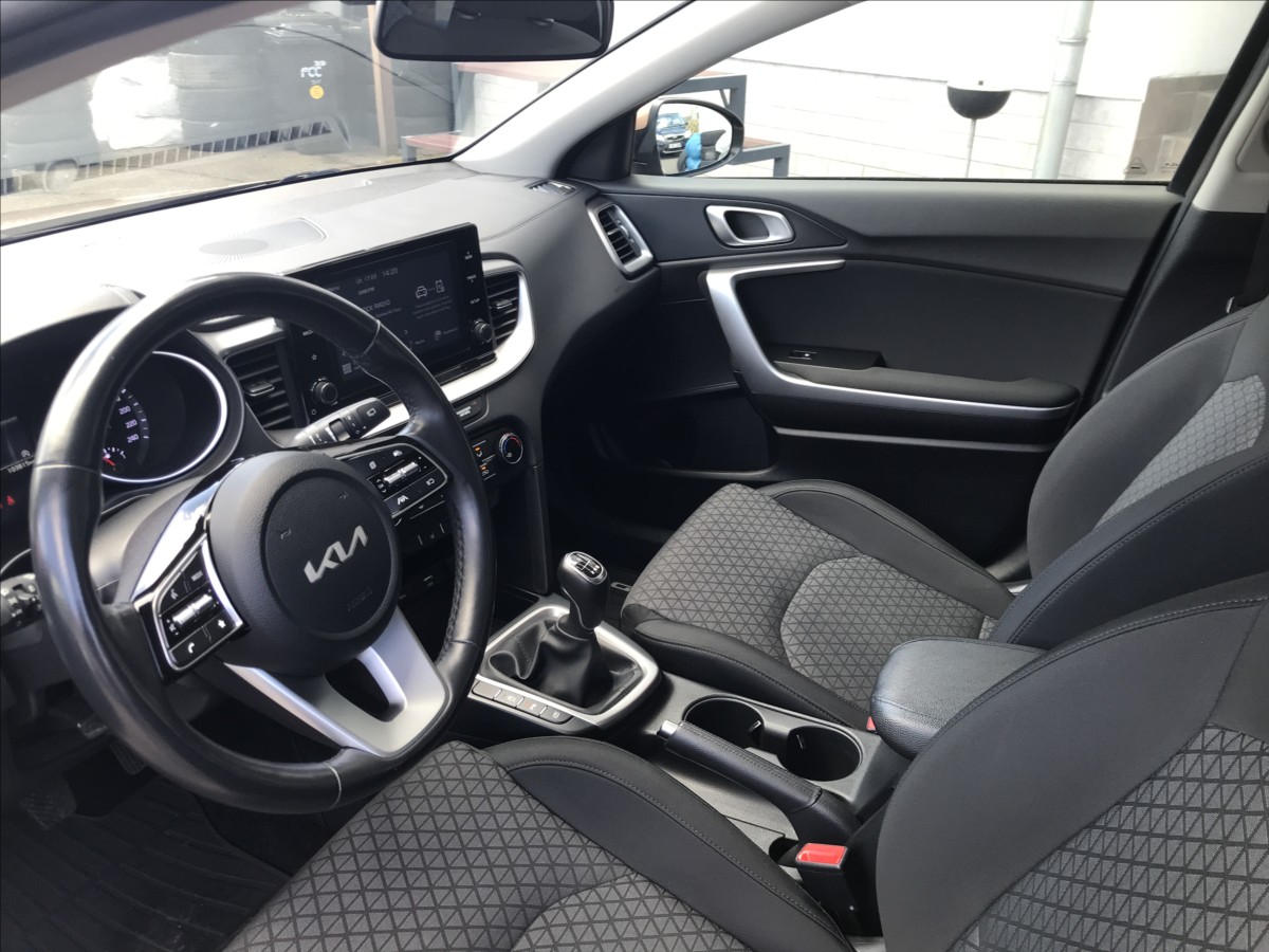 kia-ceed-1-5-t-gdi-117kw-combi - 8