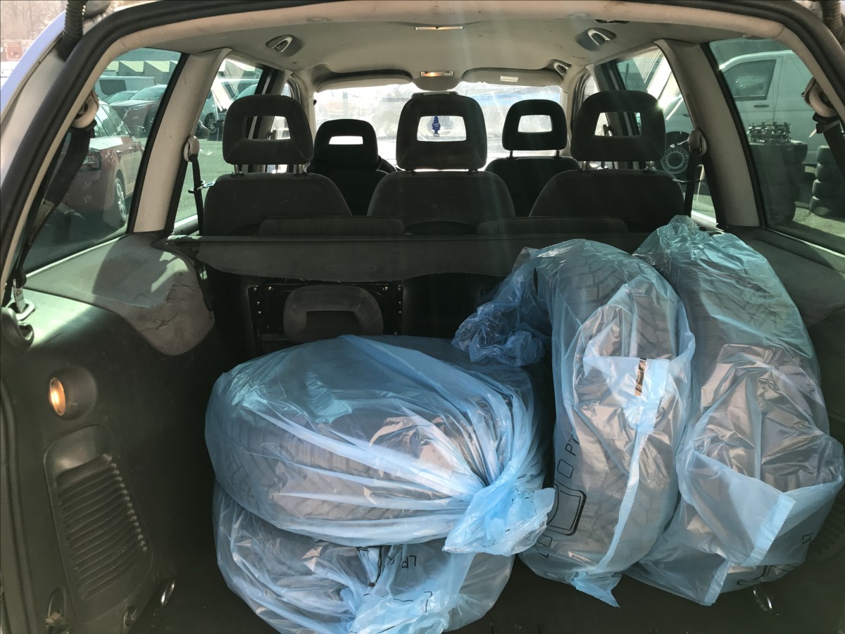 ford-galaxy-1-9-tdi-96kw-7mist - 7