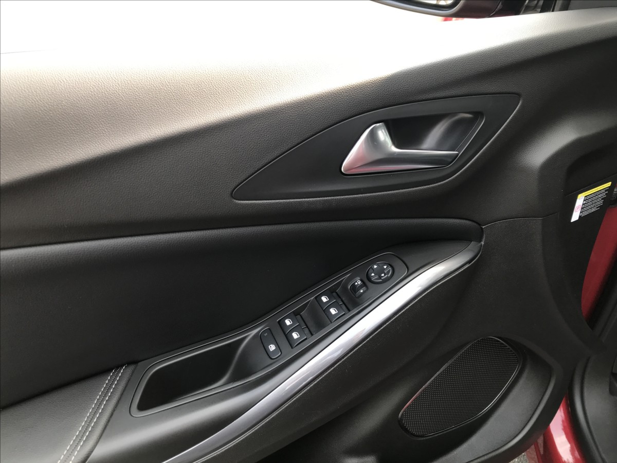 opel-grandland-x-1-2-turbo-96kw-4x2 - 8