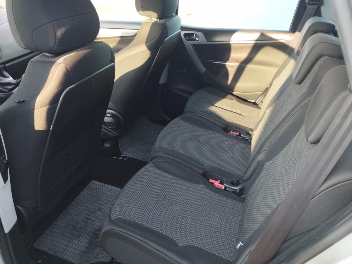 citroen-c4-picasso-1-6-hdi - 9