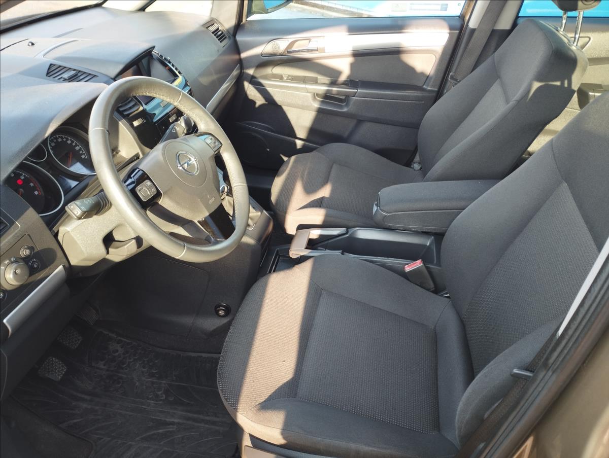 opel-zafira-1-8-i-103kw-1-majitel-nove-cr - 6