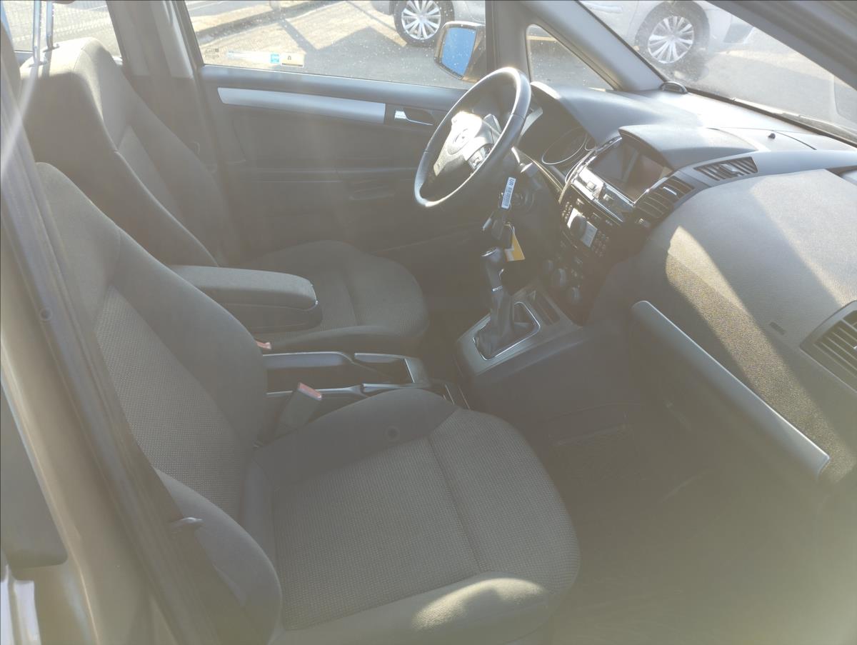 opel-zafira-1-8-i-103kw-1-majitel-nove-cr - 7
