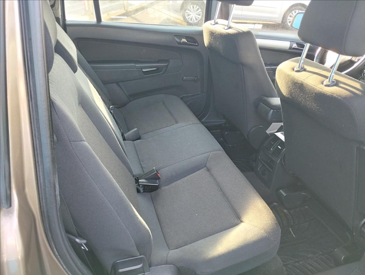 opel-zafira-1-8-i-103kw-1-majitel-nove-cr - 8