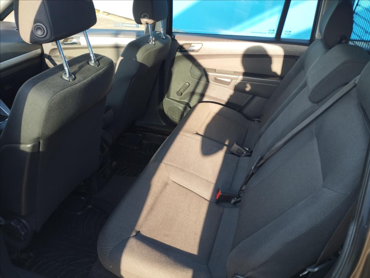 opel-zafira-1-8-i-103kw-1-majitel-nove-cr - 9