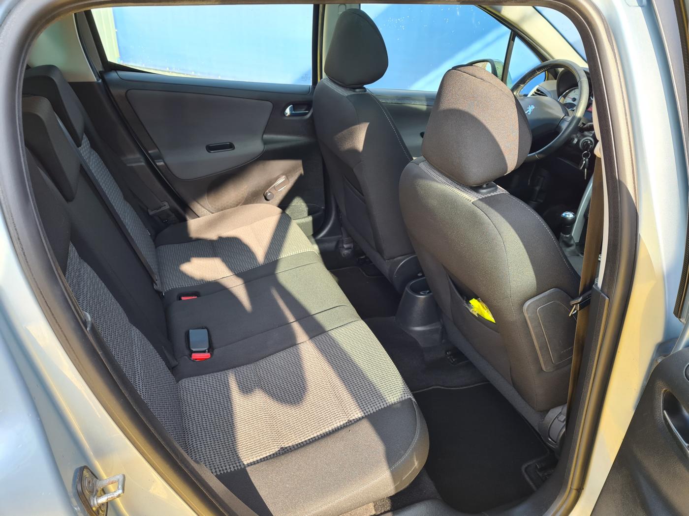 peugeot-207-1-6-hdi-sw - 9