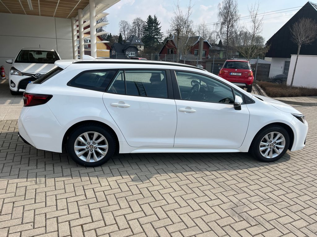 toyota-corolla-1-8-hybrid-comfort-tech-ts - 6