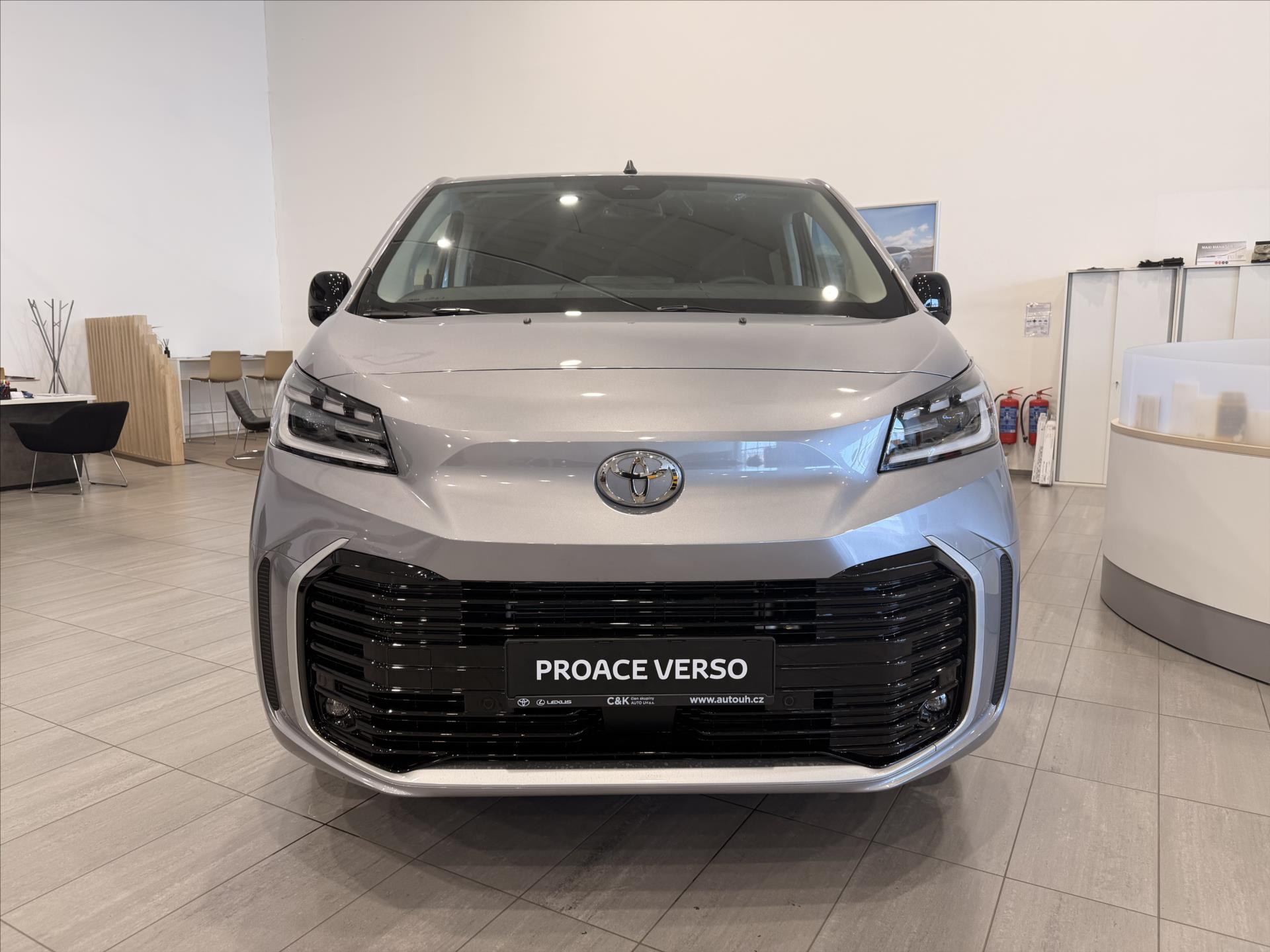 toyota-proace-verso-2-0-diesel-177hp-l2-8at-family - 1