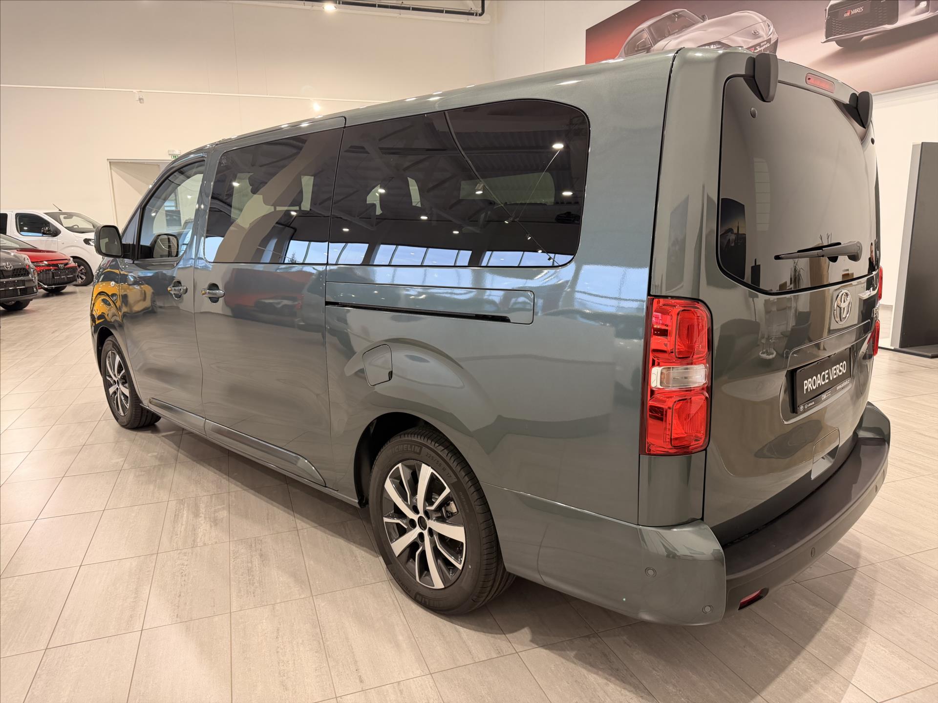 toyota-proace-verso-2-0-diesel-177hp-8at-l2-family-8s - 2