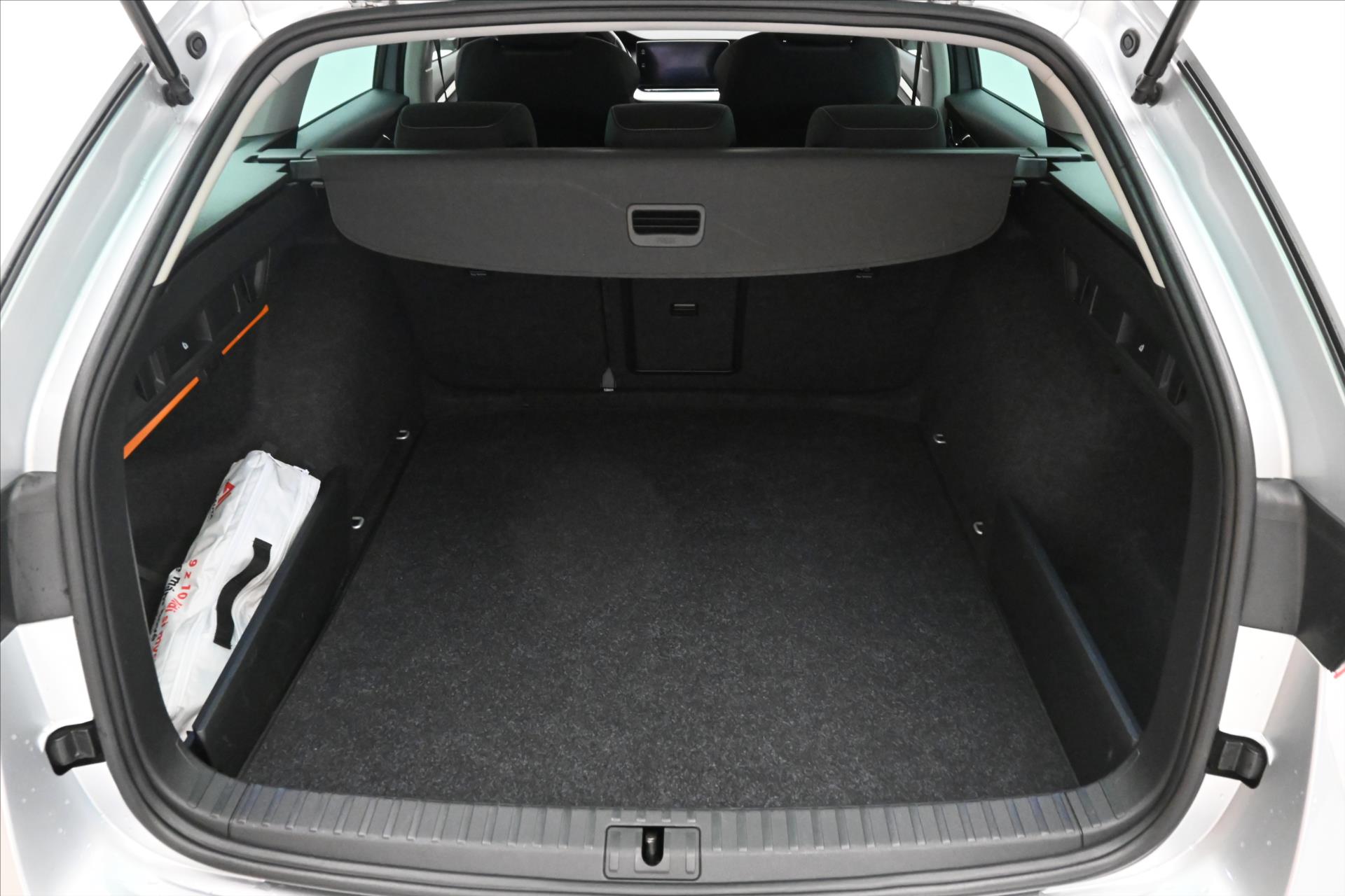 skoda-octavia-2-0-tdi-85-kw-virtual-navi-zaruka-az-5-let - 9