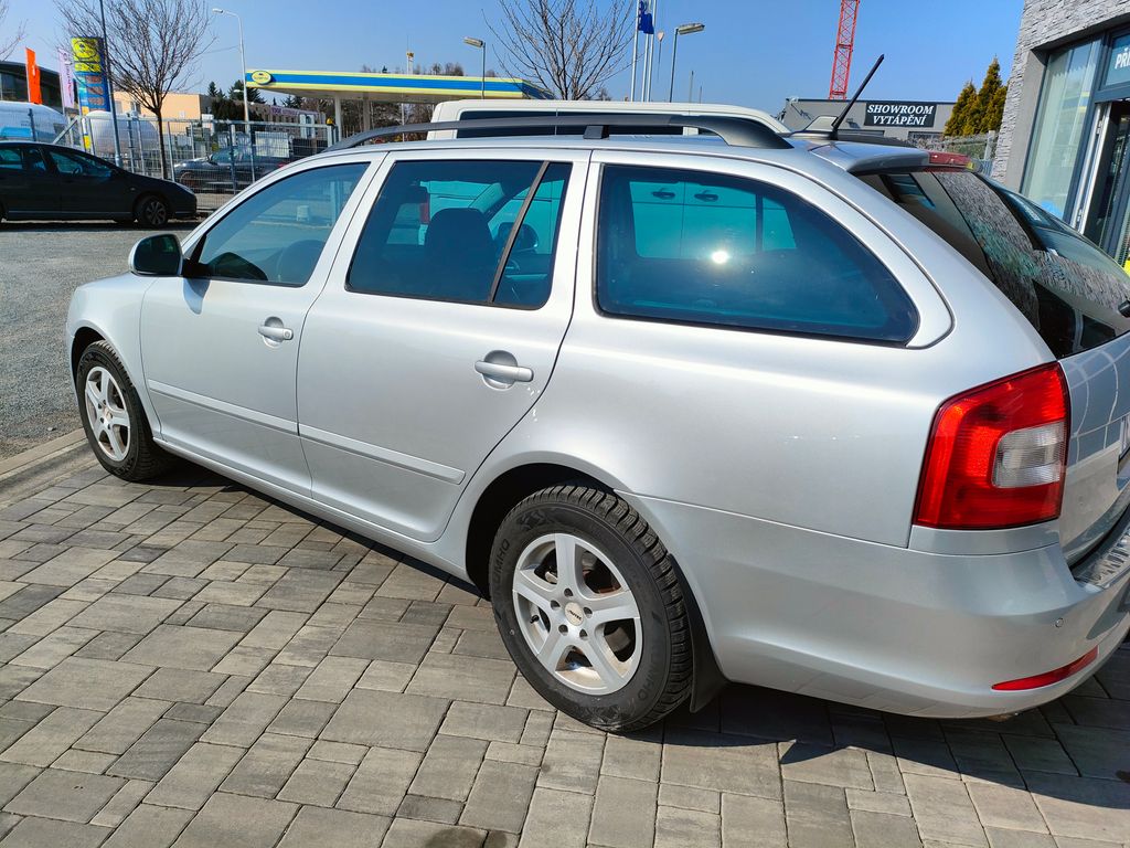 skoda-octavia-2-0tdi-103kw-kuze-sibr-tempoma - 2