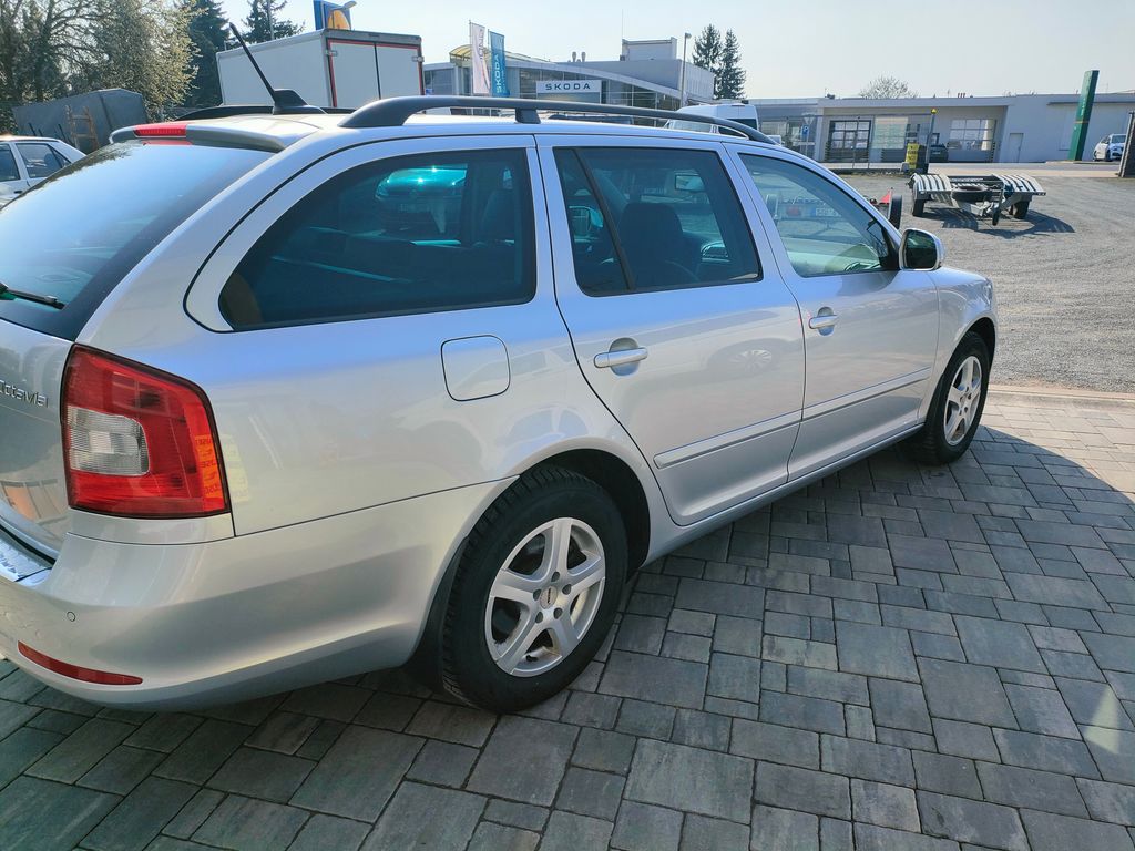 skoda-octavia-2-0tdi-103kw-kuze-sibr-tempoma - 3