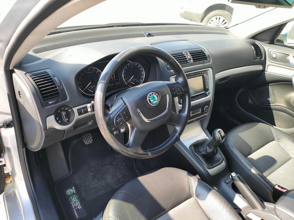 skoda-octavia-2-0tdi-103kw-kuze-sibr-tempoma - 7