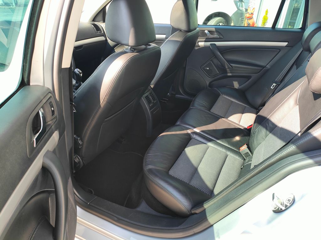 skoda-octavia-2-0tdi-103kw-kuze-sibr-tempoma - 8