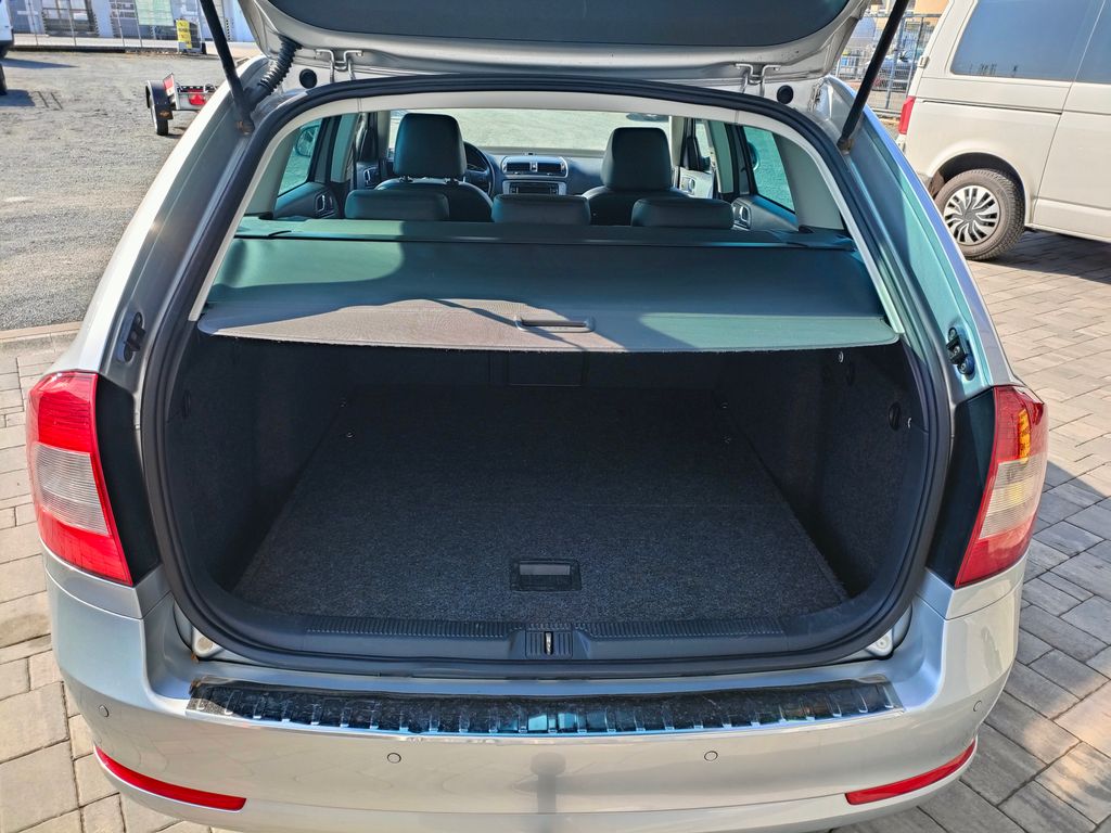 skoda-octavia-2-0tdi-103kw-kuze-sibr-tempoma - 9