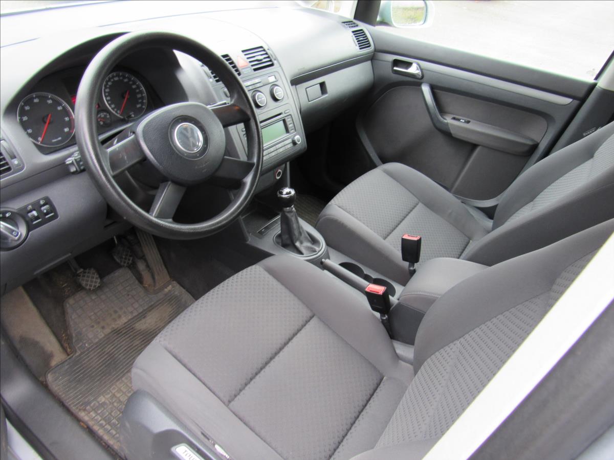 volkswagen-touran-1-6-mpi-75kw - 8