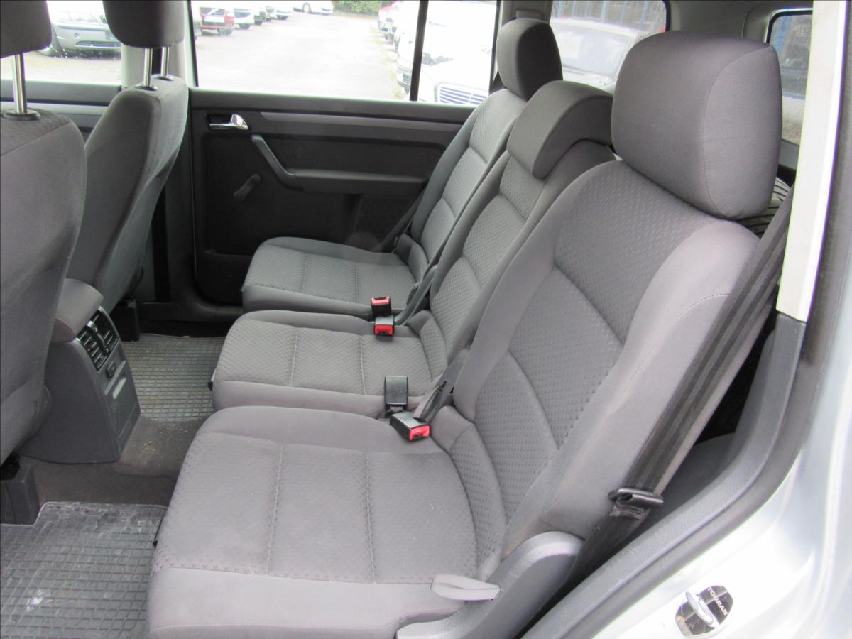 volkswagen-touran-1-6-mpi-75kw - 9