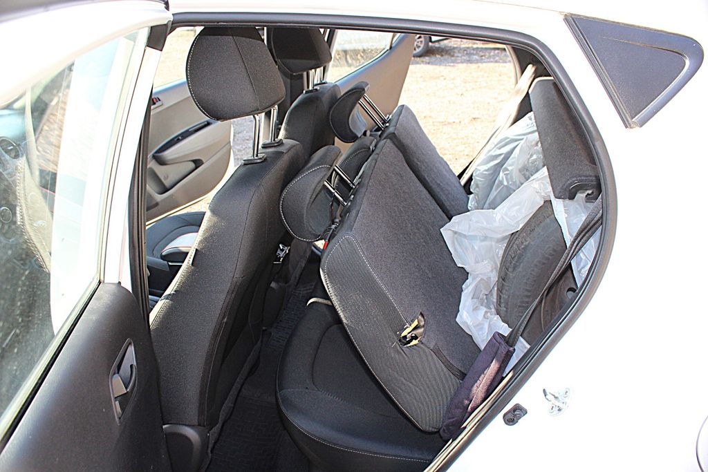 hyundai-i10-1-0i-fl-64250-km - 8