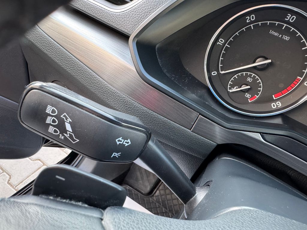 skoda-superb-combi-2-0-tdi-dsg-style - 8