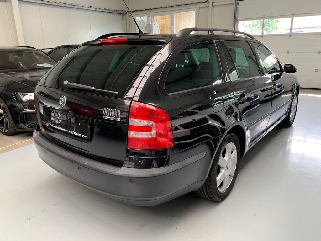 skoda-octavia-combi-1-6-fsi-elegance - 5