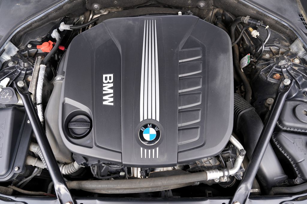 bmw-rada-5-530d-xdrive-mpaket-at-260ps-cr - 9